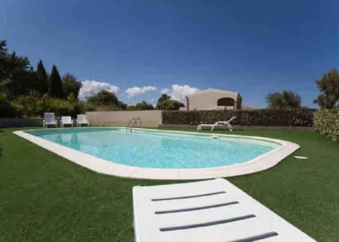 Holidayhouse In With Pool * Badesi